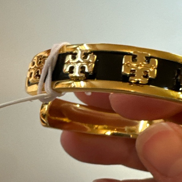 Tory Burch NWT Kira Black Enamel & Gold-Toned Cuff Bracelet - Picture 3 of 12